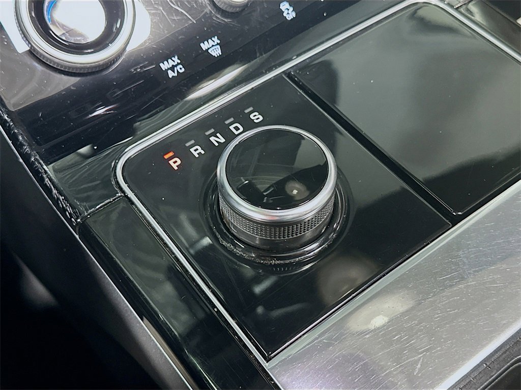Used 2019 Land Rover Range Rover Velar R-Dynamic SE image 18