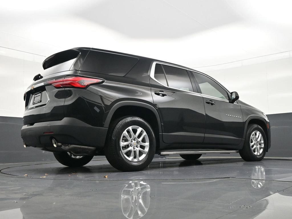 Used 2023 Chevrolet Traverse LS image 34