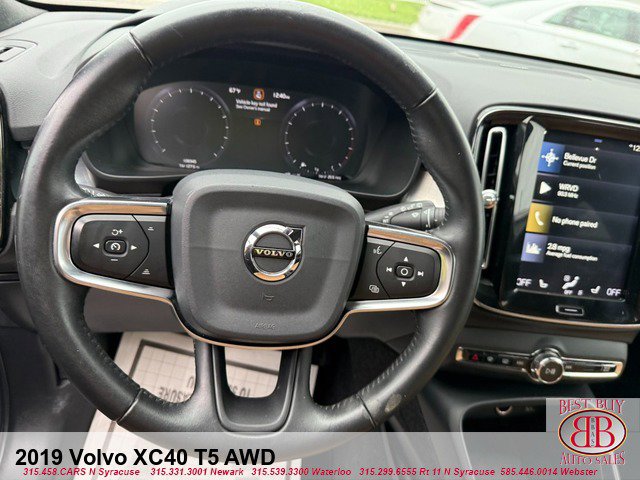 Used 2019 Volvo XC40 T5 Momentum image 16