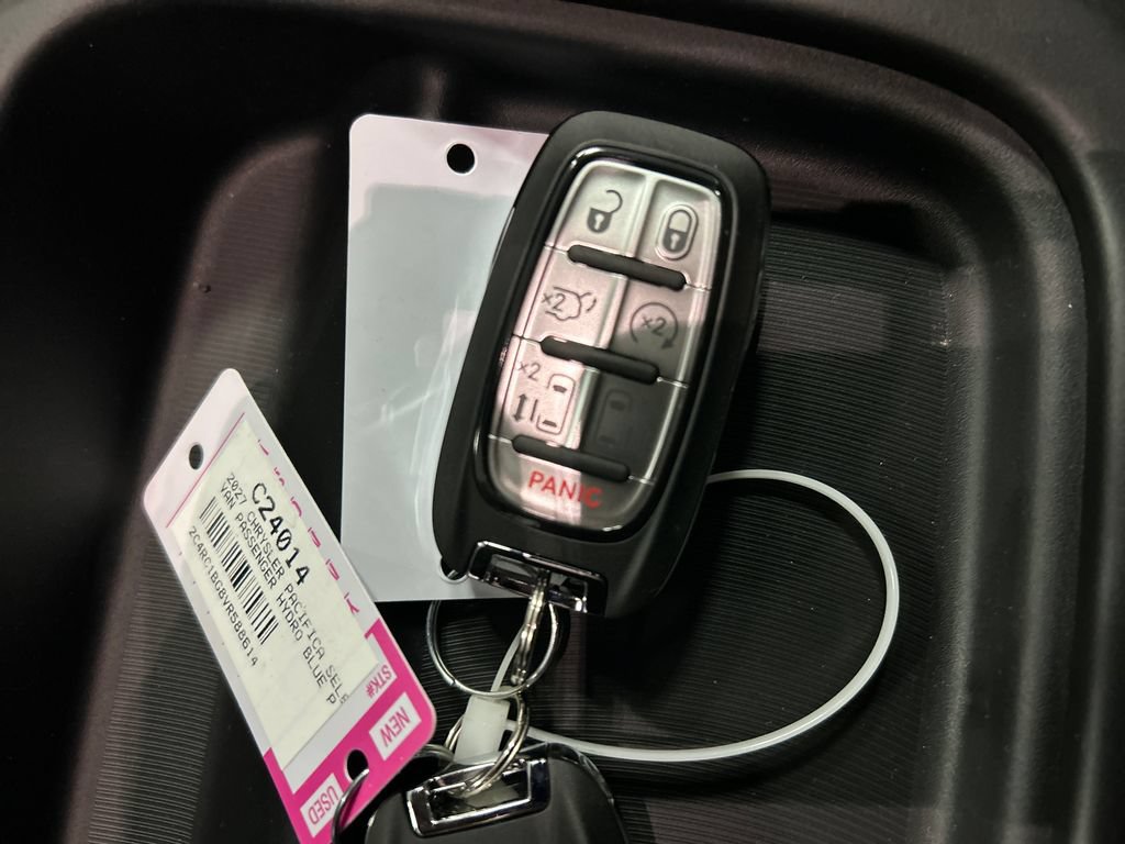 New 2027 Chrysler Pacifica Select FWD image 20