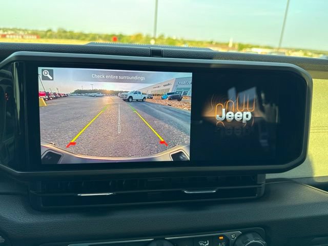Used 2024 Jeep Gladiator Sport AWD/4WD image 39