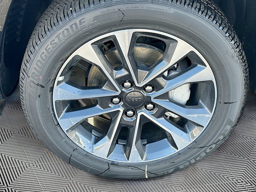New 2025 Jeep Grand Cherokee Overland w/ Luxury Tech Group IV AWD/4WD image 19
