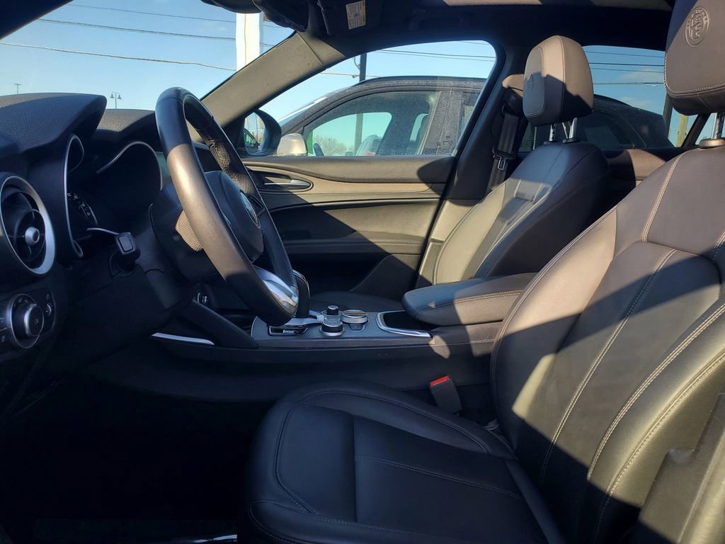 Used 2023 Alfa Romeo Stelvio Ti image 16