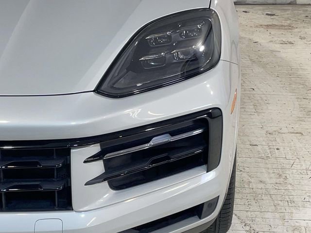 Certified 2025 Porsche Cayenne w/ Premium Package Plus image 4
