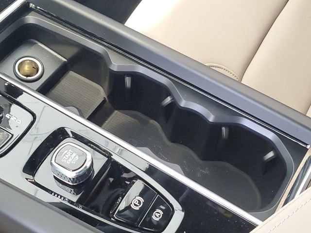 New 2026 Volvo XC60 B5 Core w/ Climate Package image 12