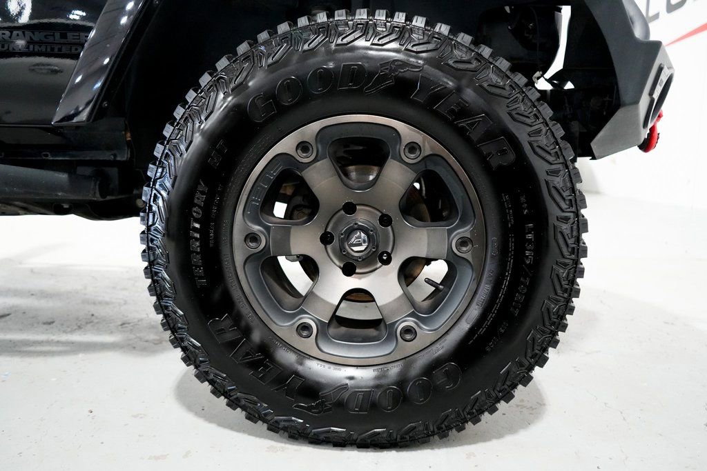 Used 2017 Jeep Wrangler Unlimited Rubicon image 35