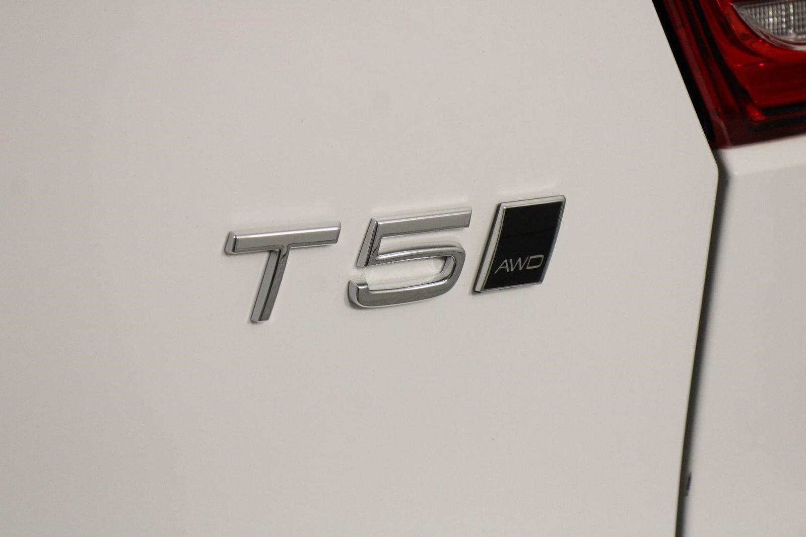 Used 2019 Volvo XC40 T5 Momentum image 20