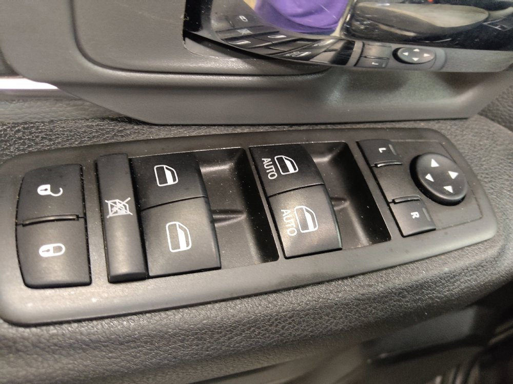 Used 2021 RAM 1500 Classic SLT image 27