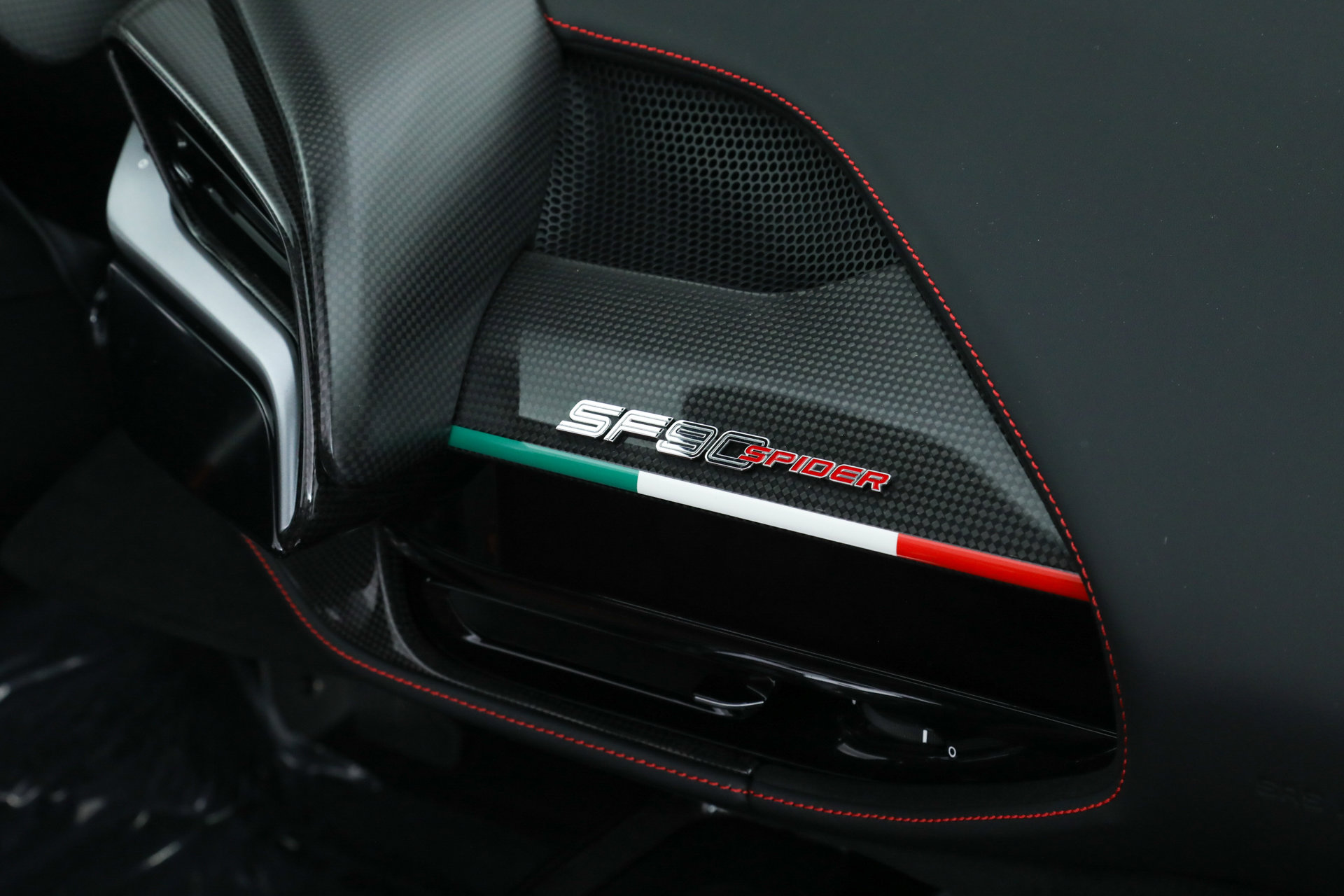 Used 2025 Ferrari SF90 Spider image 23