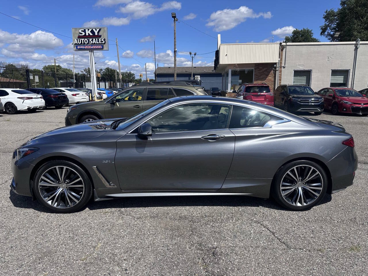 Used 2017 INFINITI Q60 2.0t w/ Cargo Package AWD/4WD image 8