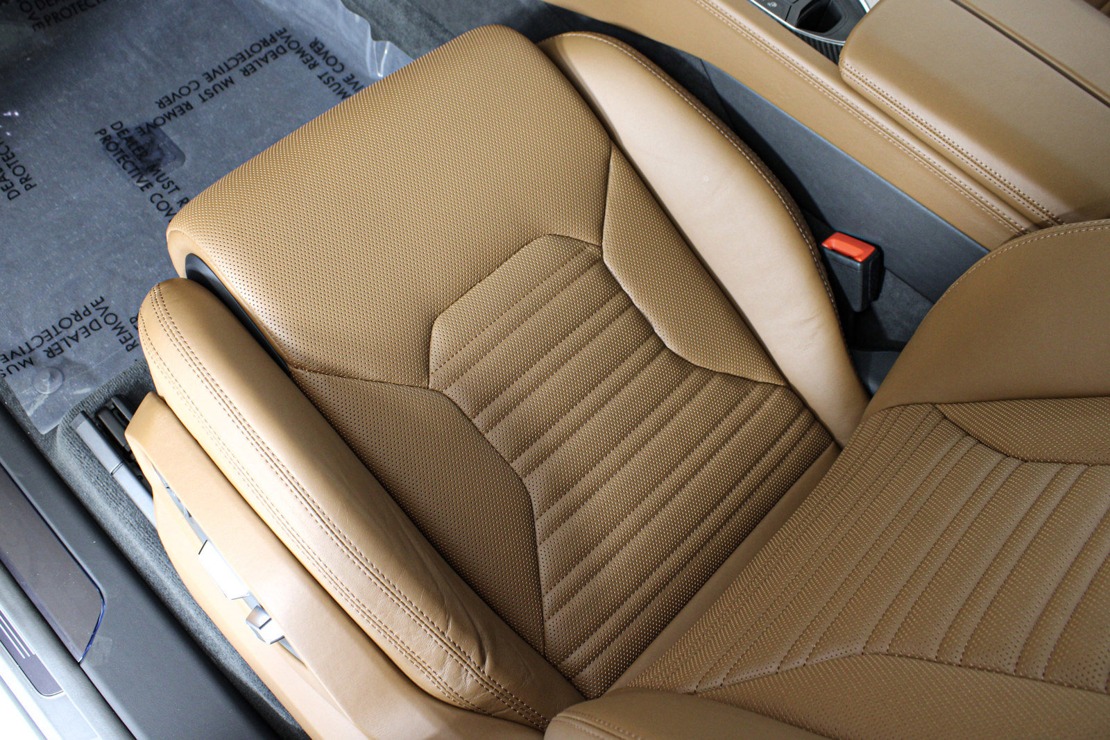 Used 2025 Lamborghini Urus SE AWD/4WD image 36