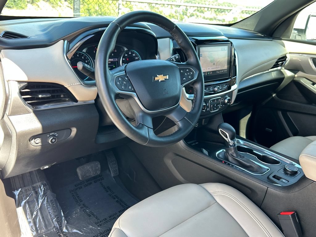 Used 2023 Chevrolet Traverse LT w/ LT Premium Package AWD/4WD image 8