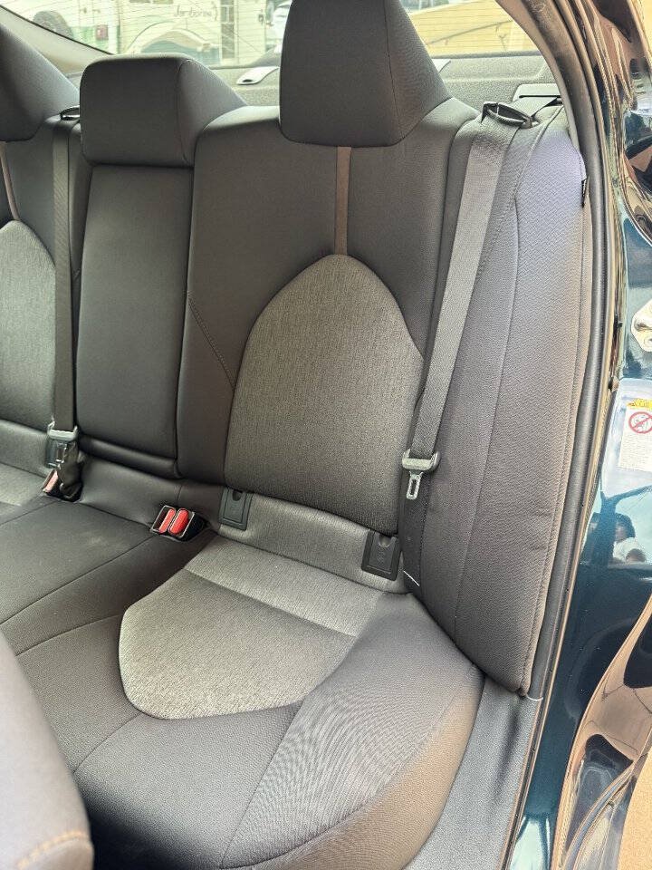 Used 2018 Toyota Camry LE FWD image 12