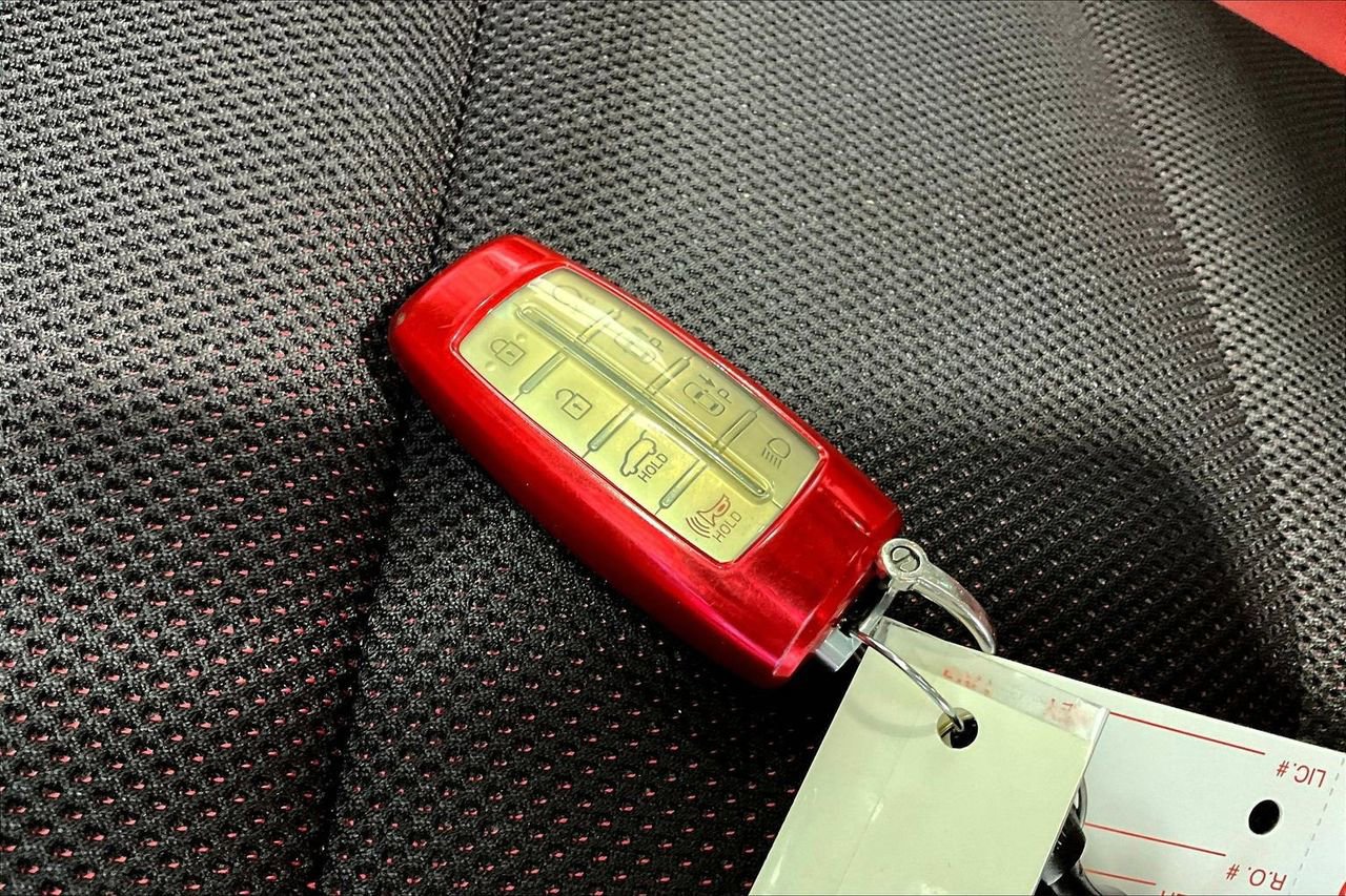 Used 2023 Genesis GV70 2.5T w/ Sport Prestige Package image 19