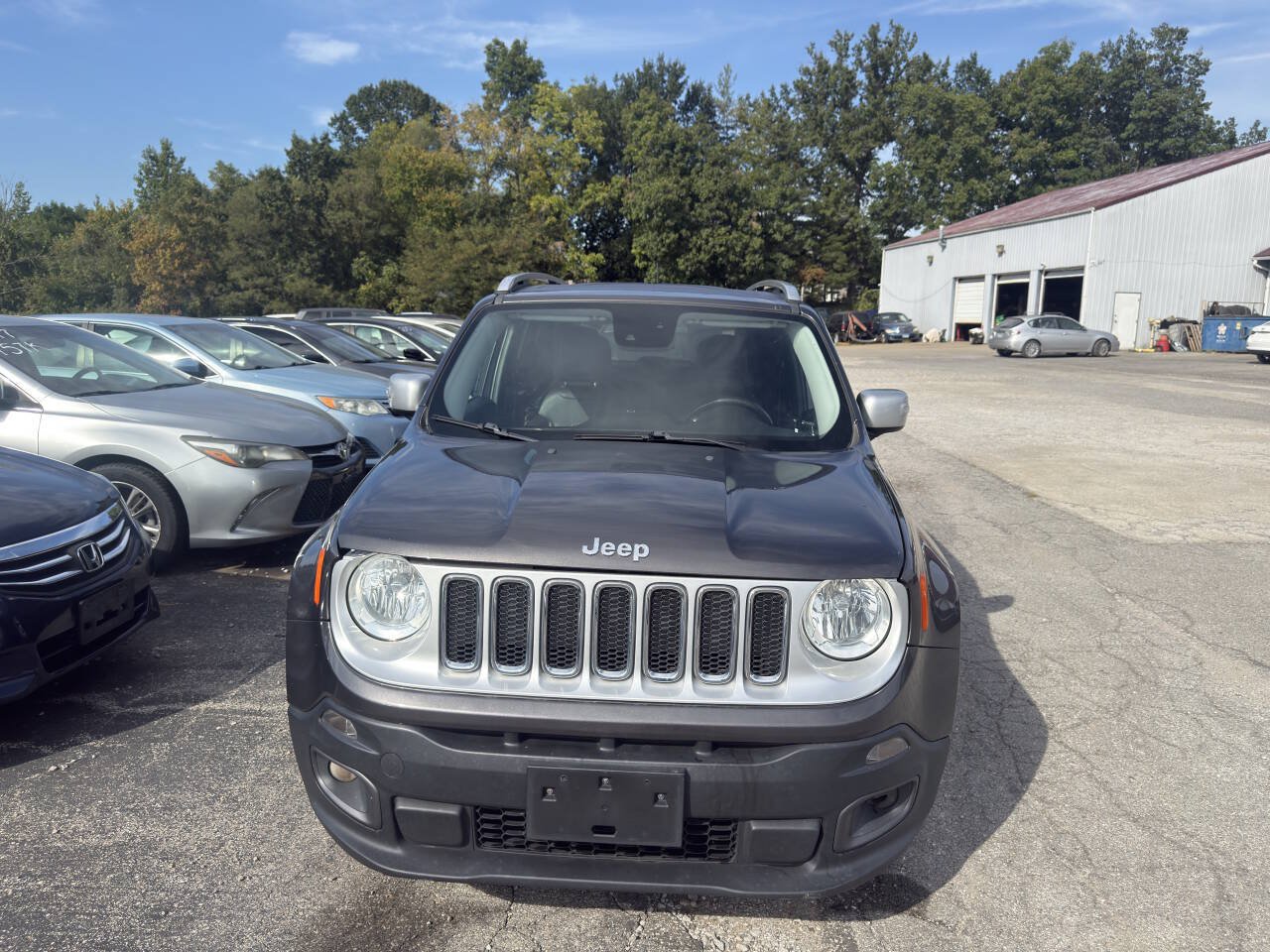 Used 2017 Jeep Renegade Limited FWD image 4