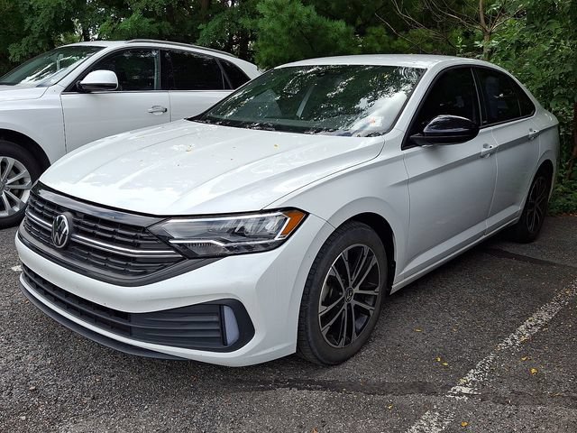 Used 2023 Volkswagen Jetta Sport FWD image 3