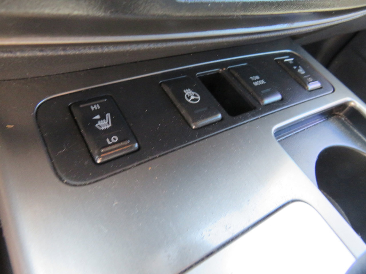 Used 2011 Nissan Armada Platinum image 16