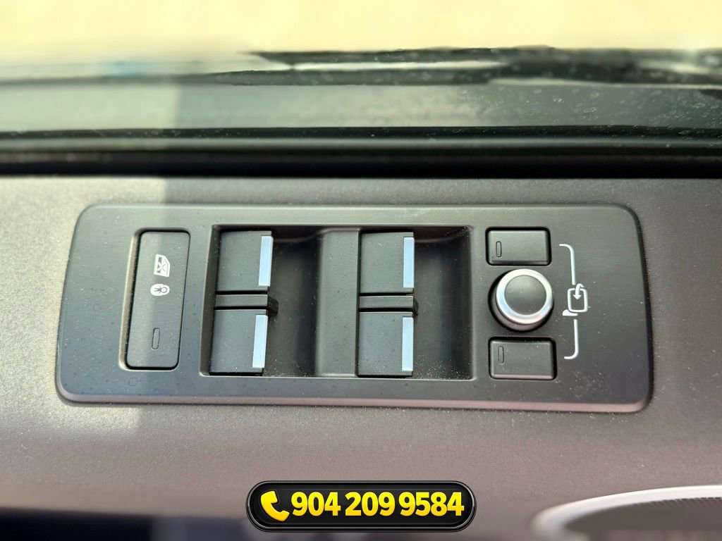 Used 2017 Land Rover Discovery HSE image 15