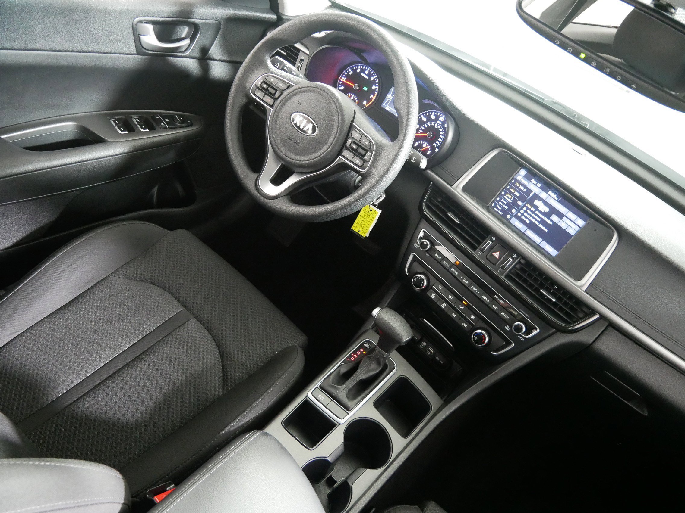 Used 2018 Kia Optima LX w/ 17" Alloy Wheels Package image 9