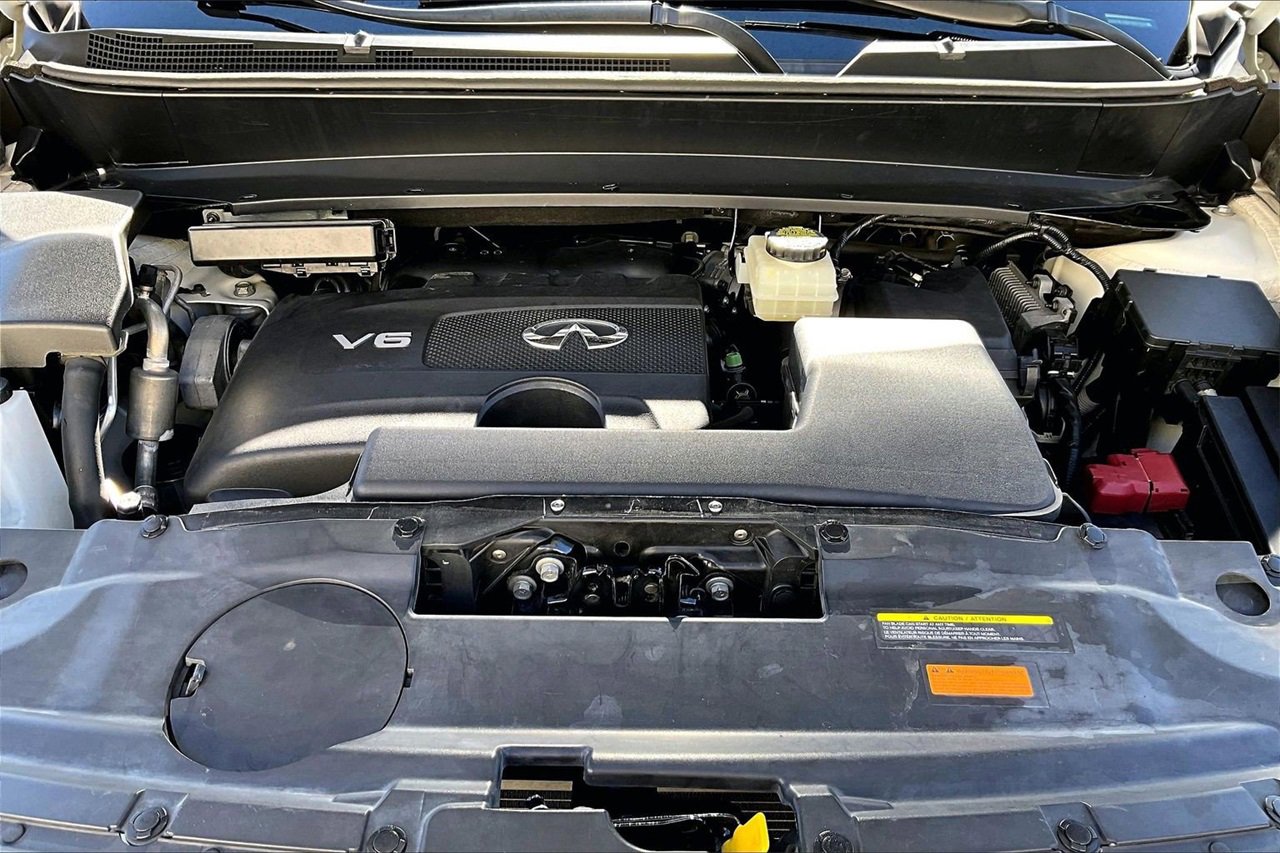 Used 2017 INFINITI QX60 Luxe w/ Deluxe Technology Package image 39