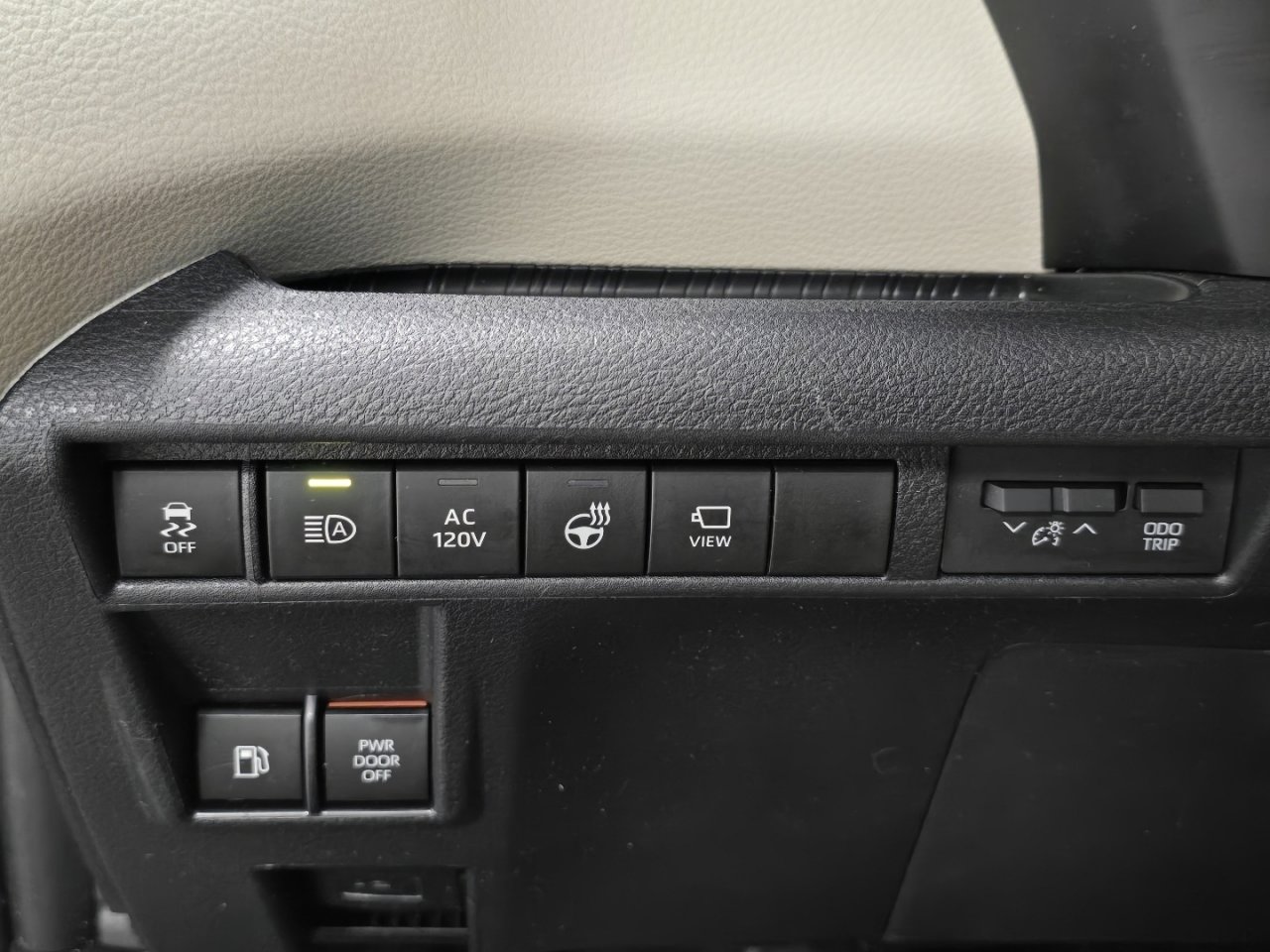 Used 2022 Toyota Sienna Platinum image 10