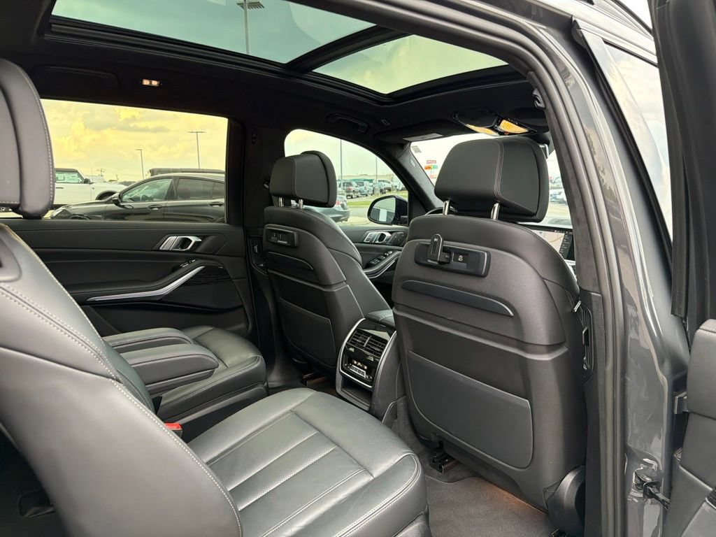 Used 2022 BMW X7 xDrive40i w/ M Sport Package AWD/4WD image 20