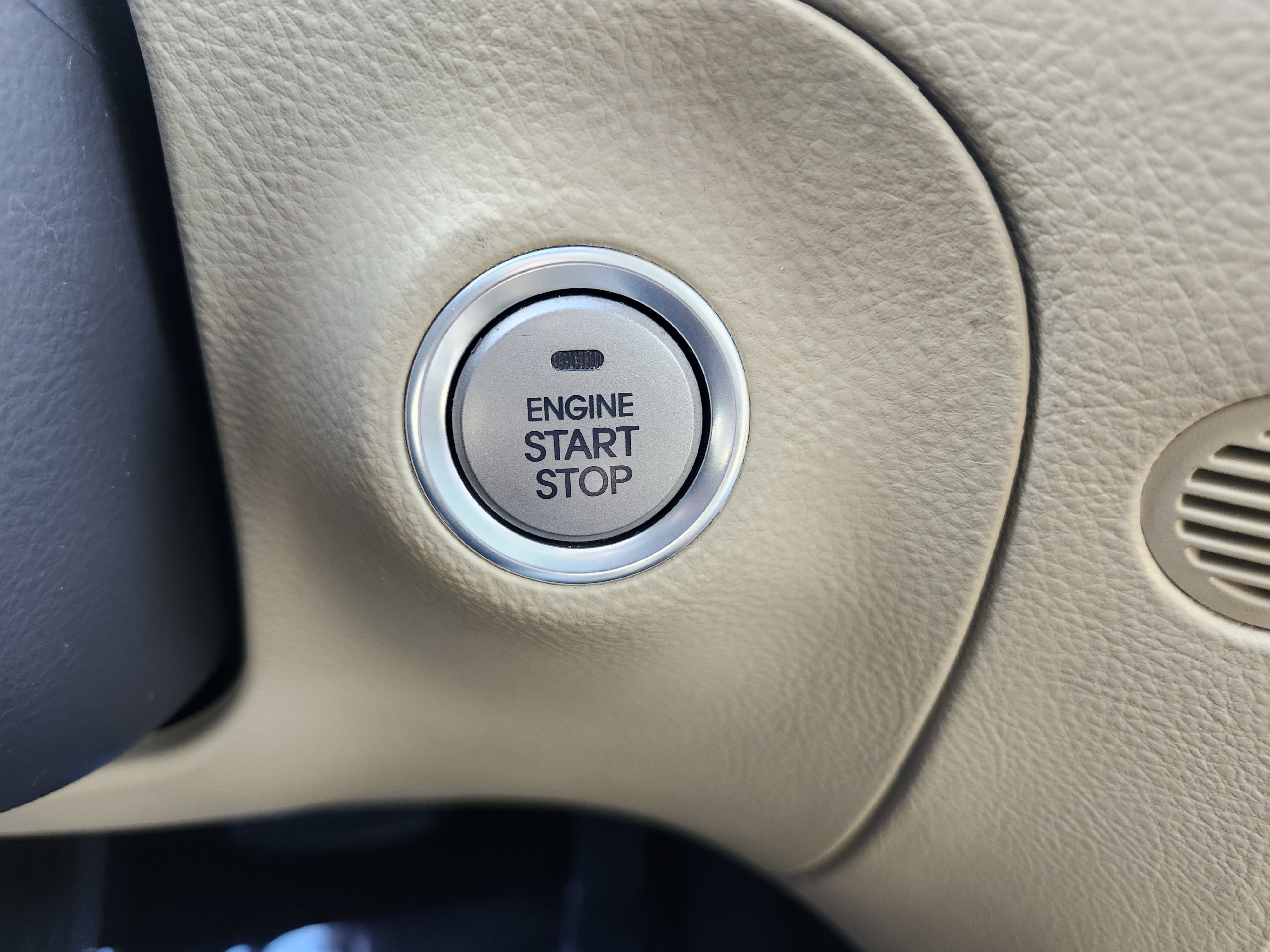 Used 2013 Hyundai Genesis 3.8 w/ Premium Pkg image 11