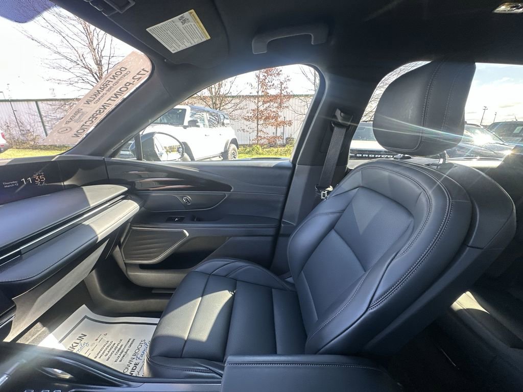 Used 2025 Lincoln Nautilus Premier w/ Jet Appearance Package AWD/4WD image 11