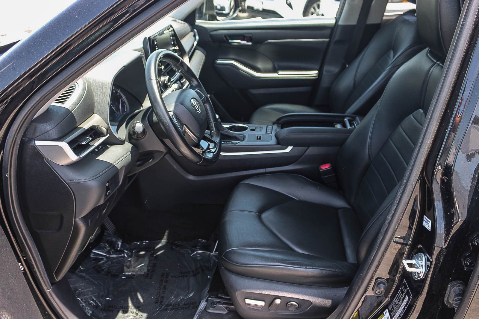 Used 2021 Toyota Highlander XLE FWD image 18