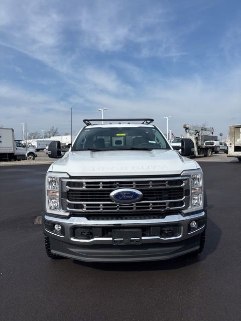 New 2026 Ford F550 4x4 Crew Cab image 3