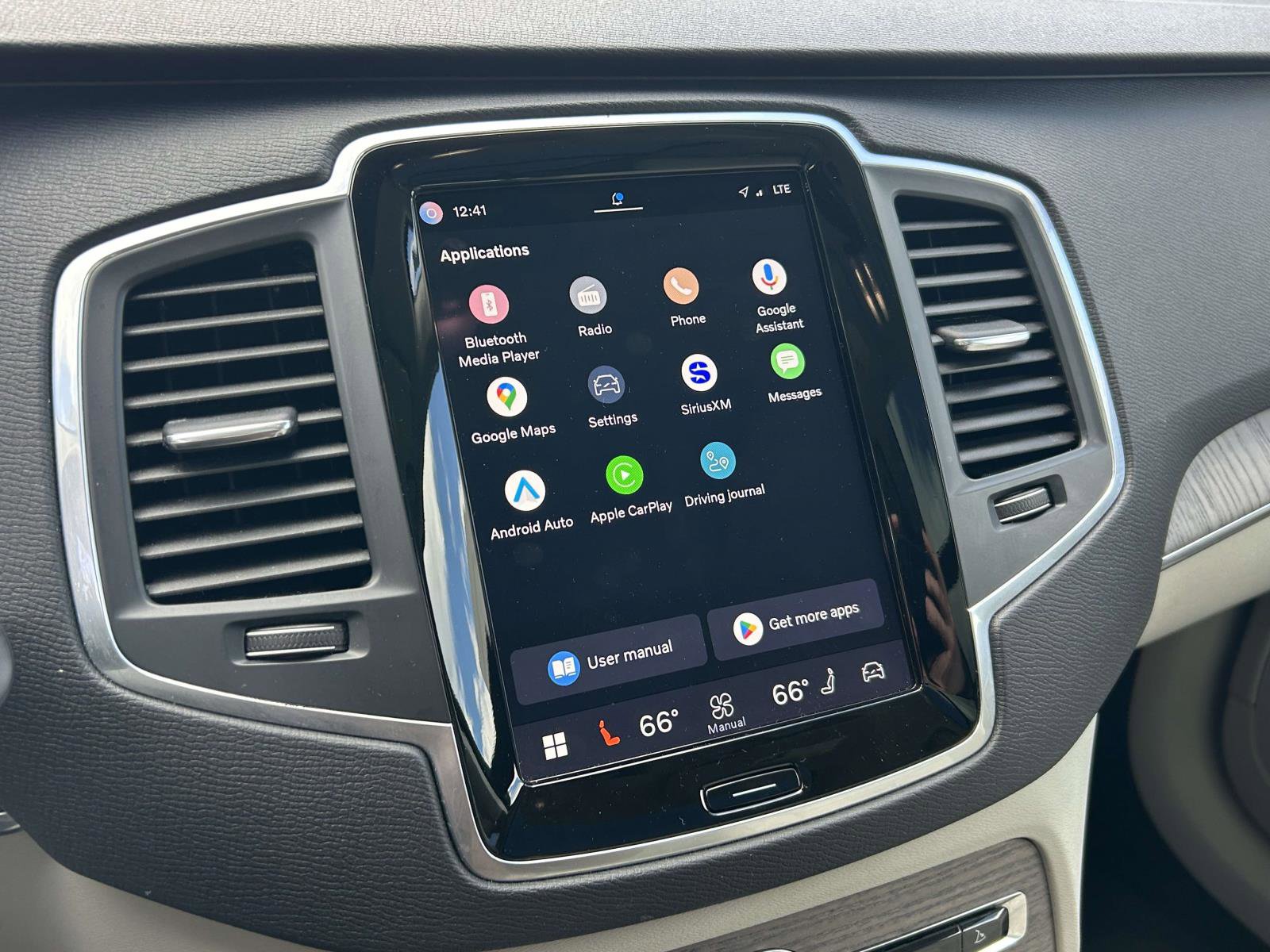 Certified 2024 Volvo XC90 B6 Core w/ Protection Package Premier image 29