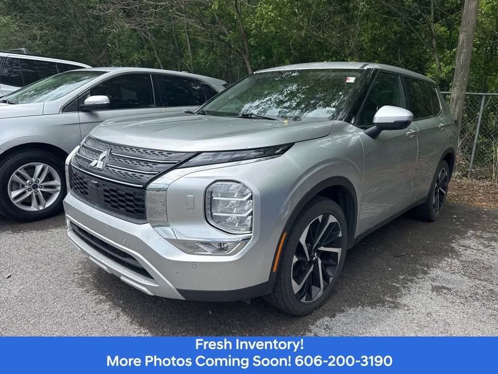 Used 2024 Mitsubishi Outlander SE AWD/4WD image 1
