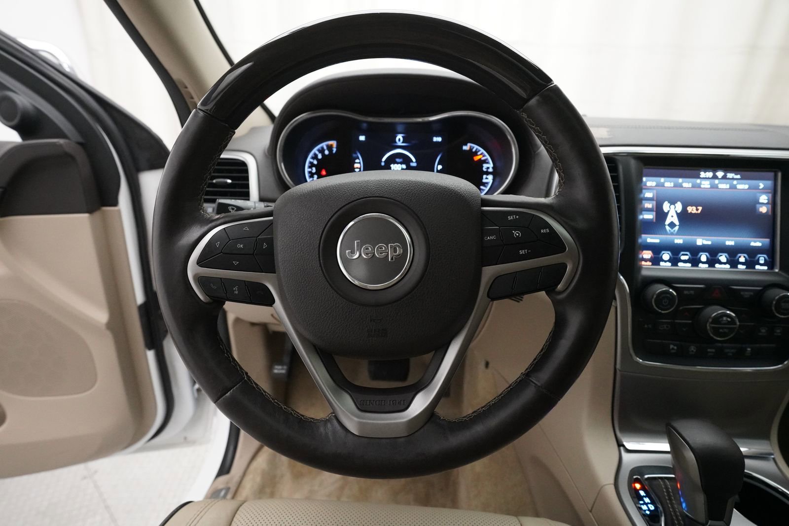 Used 2018 Jeep Grand Cherokee Overland AWD/4WD image 4