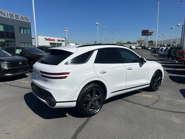 Used 2022 Genesis GV70 3.5T Sport w/ Sport Prestige Package AWD/4WD image 11