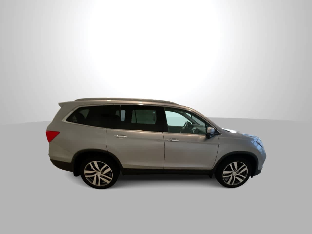 Used 2017 Honda Pilot Touring image 9