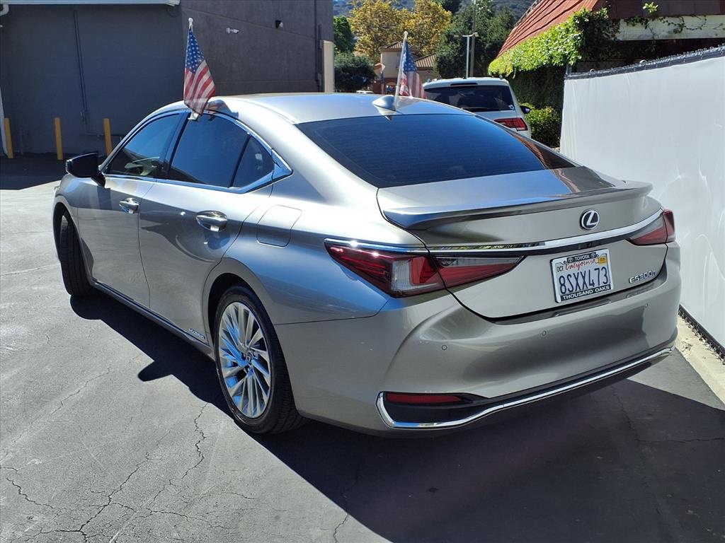 Used 2020 Lexus ES 300h w/ Luxury Package image 5