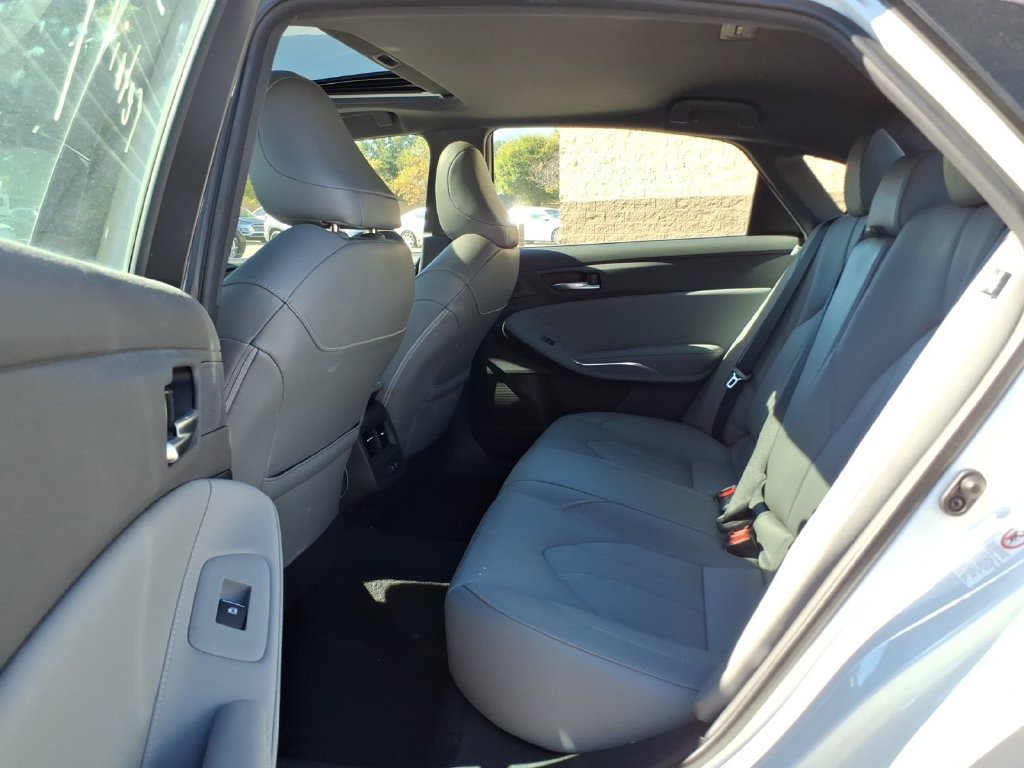 Used 2019 Toyota Avalon XLE w/ Moonroof Package FWD image 10