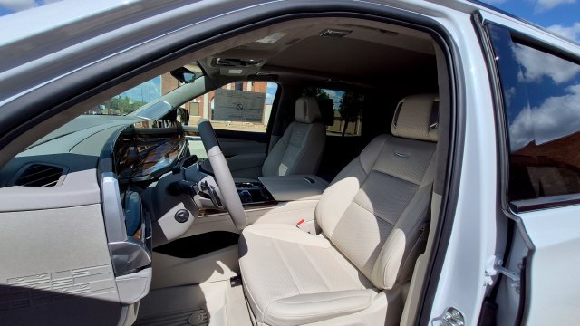 New 2026 Cadillac Escalade Platinum Sport w/ LPO, ONYX Package AWD/4WD image 9