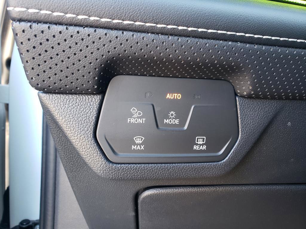 Used 2024 Volkswagen Atlas SEL Premium R-Line image 34