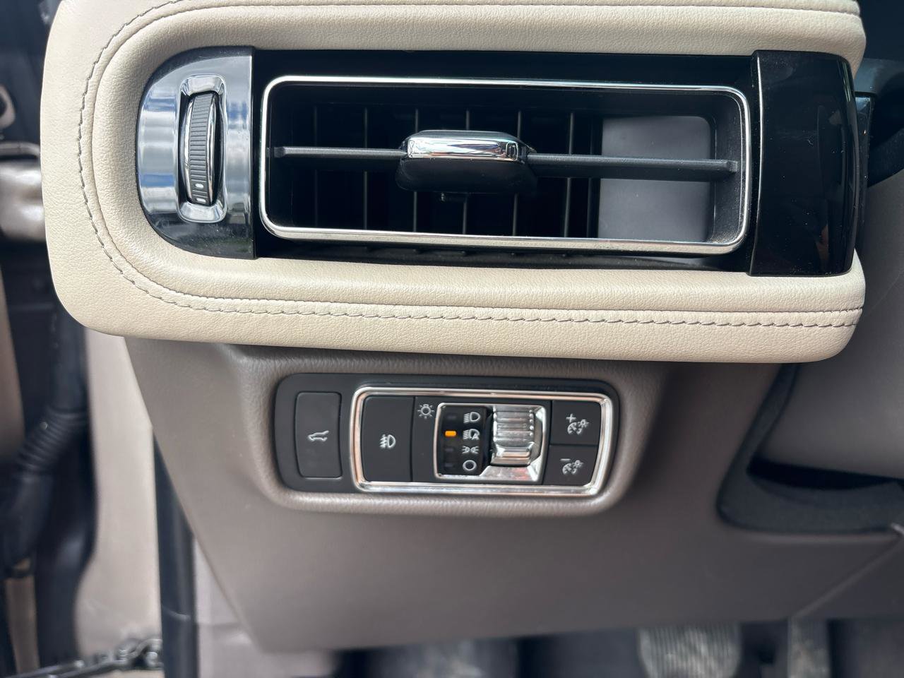 Used 2020 Lincoln Aviator Reserve w/ Equipment Group 201A RWD image 16