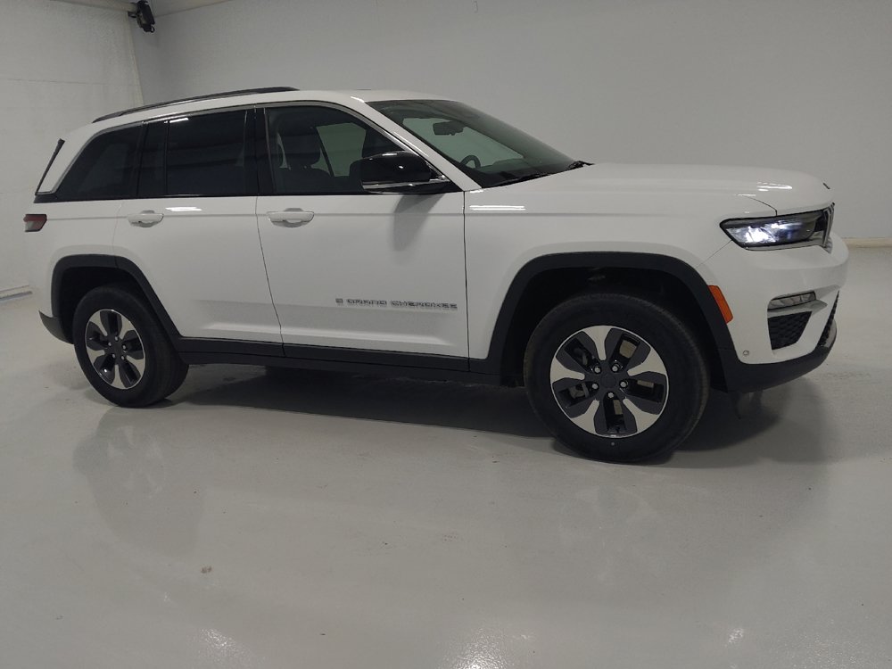 Used 2022 Jeep Grand Cherokee Limited 4xe w/ Luxury Tech Group II AWD/4WD image 11