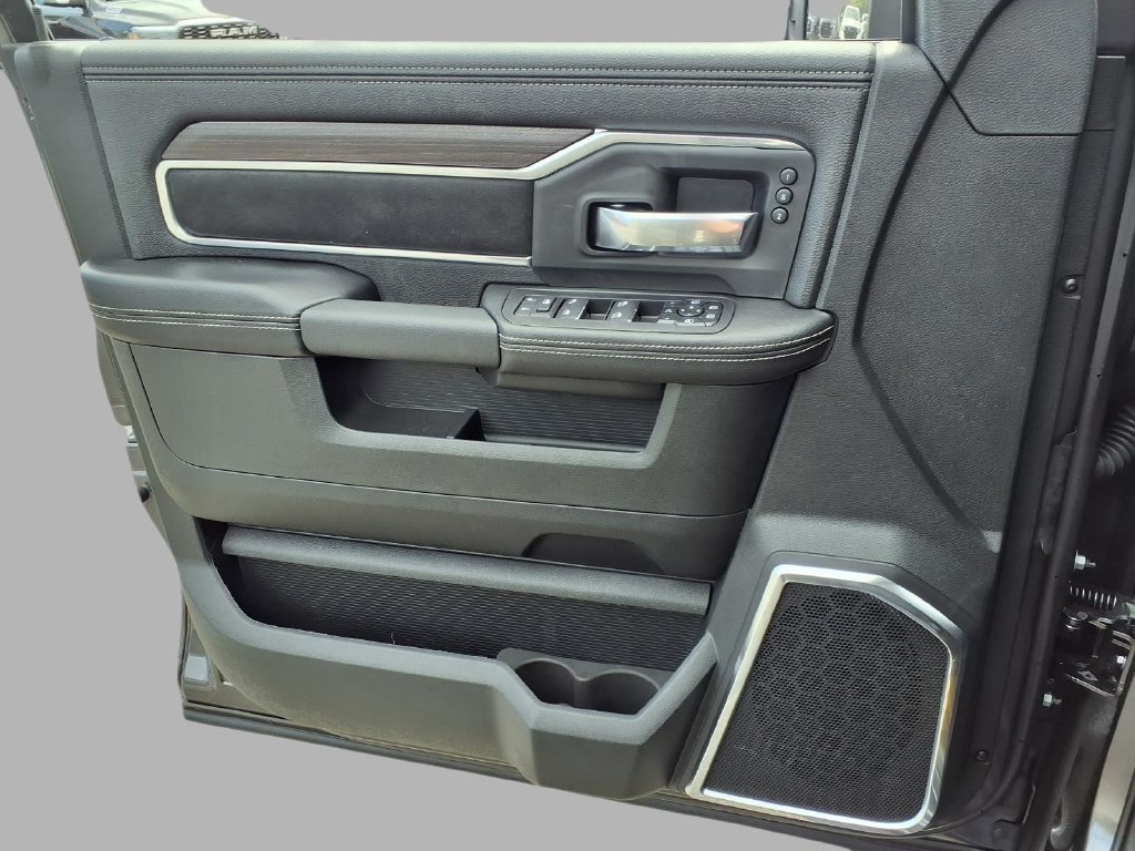 New 2027 RAM 3500 Laramie AWD/4WD image 18