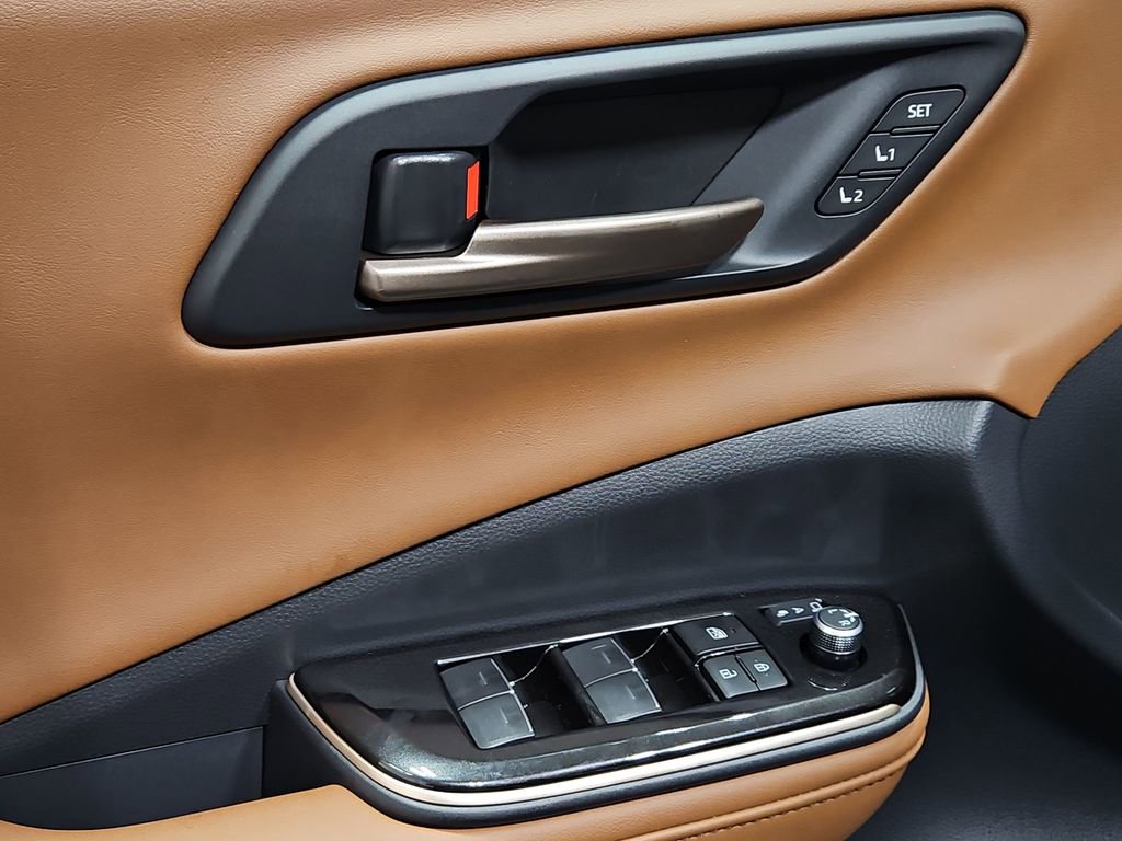 New 2025 Toyota Crown Signia image 12