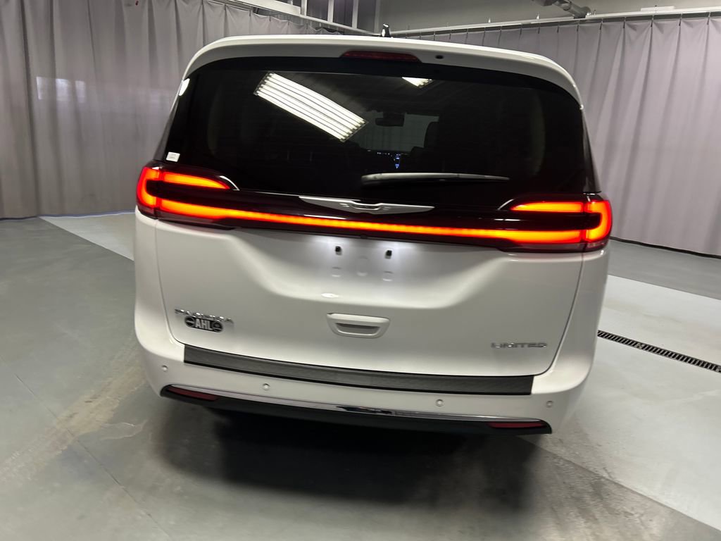 Used 2024 Chrysler Pacifica Limited FWD image 6