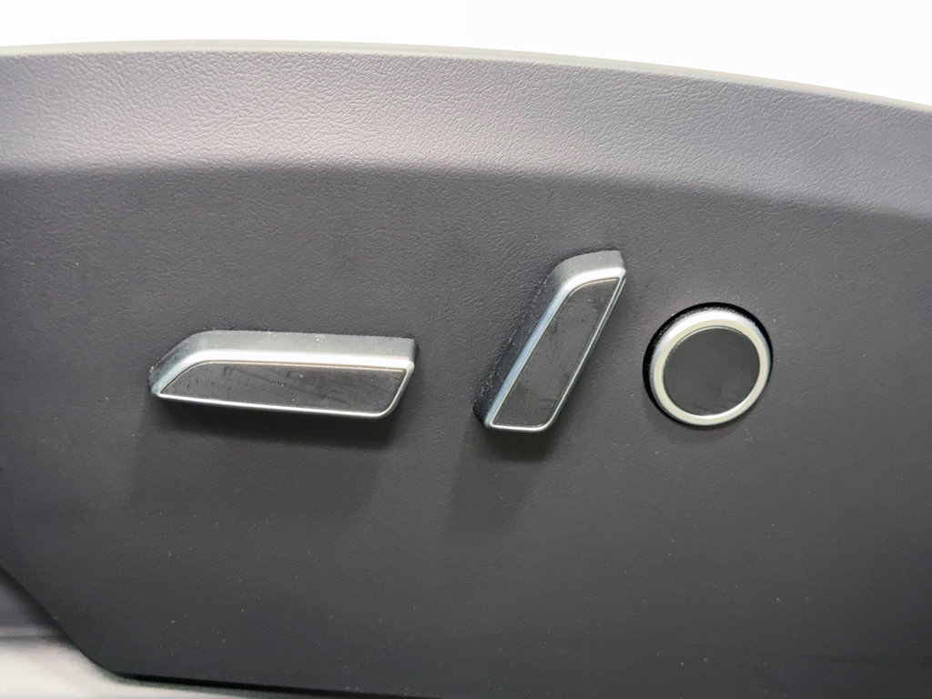 Used 2025 Tesla Model X image 6