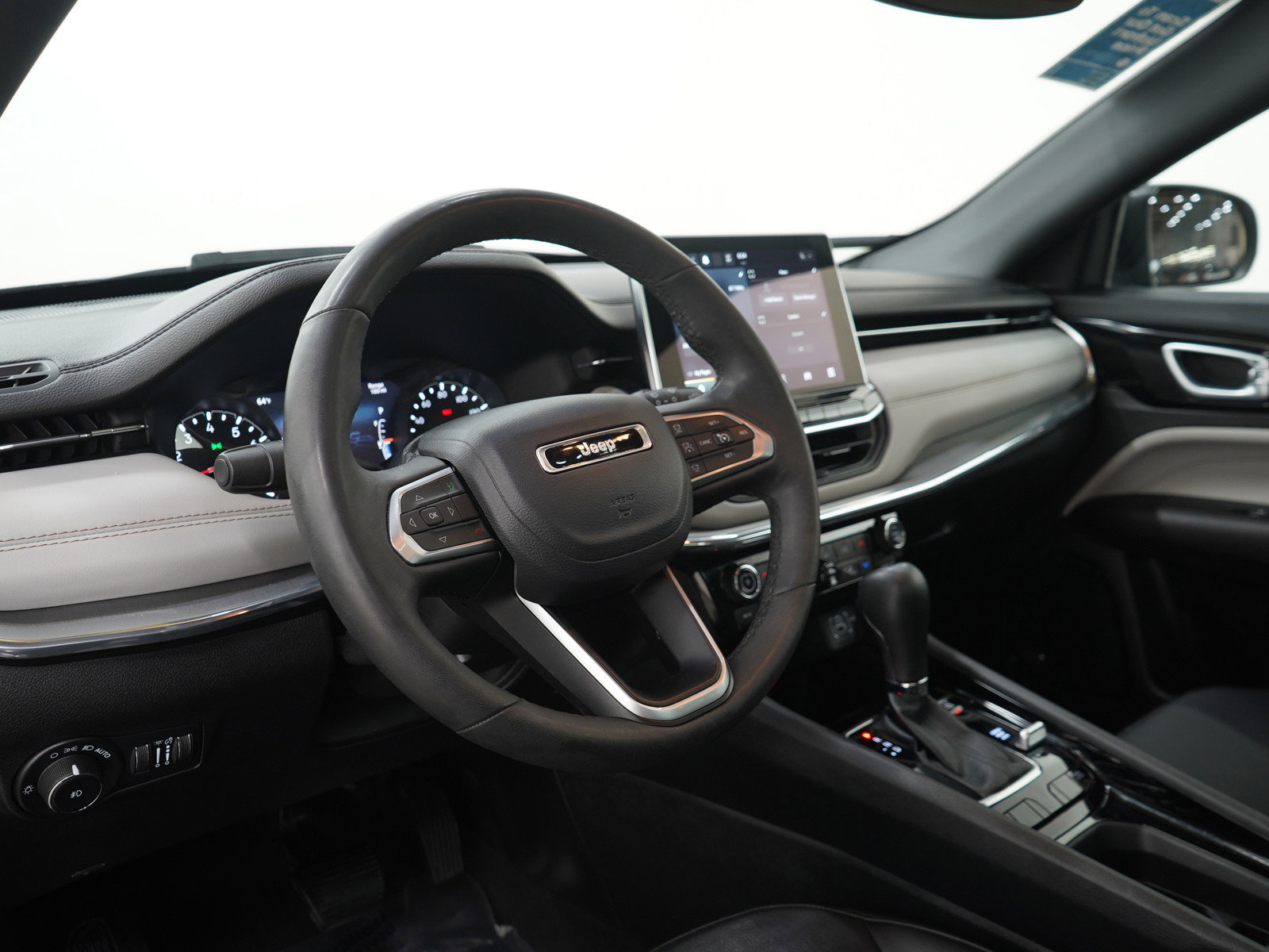 Used 2023 Jeep Compass Limited w/ Sun and Sound Group AWD/4WD image 24