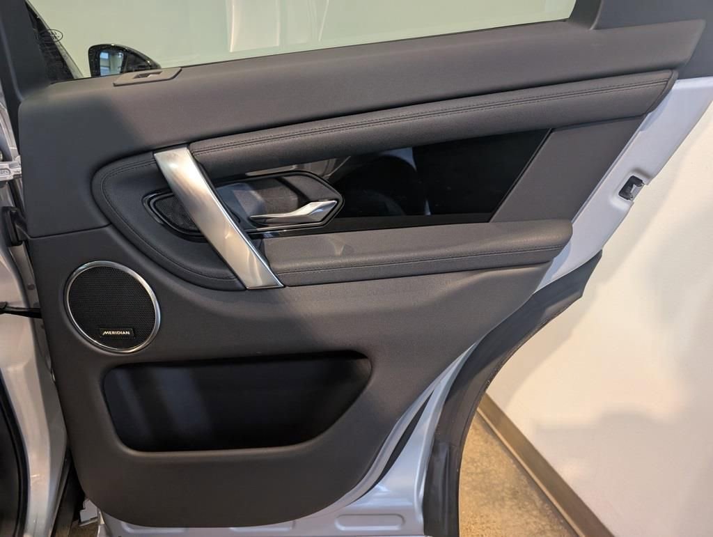 Used 2025 Land Rover Discovery Sport S image 26