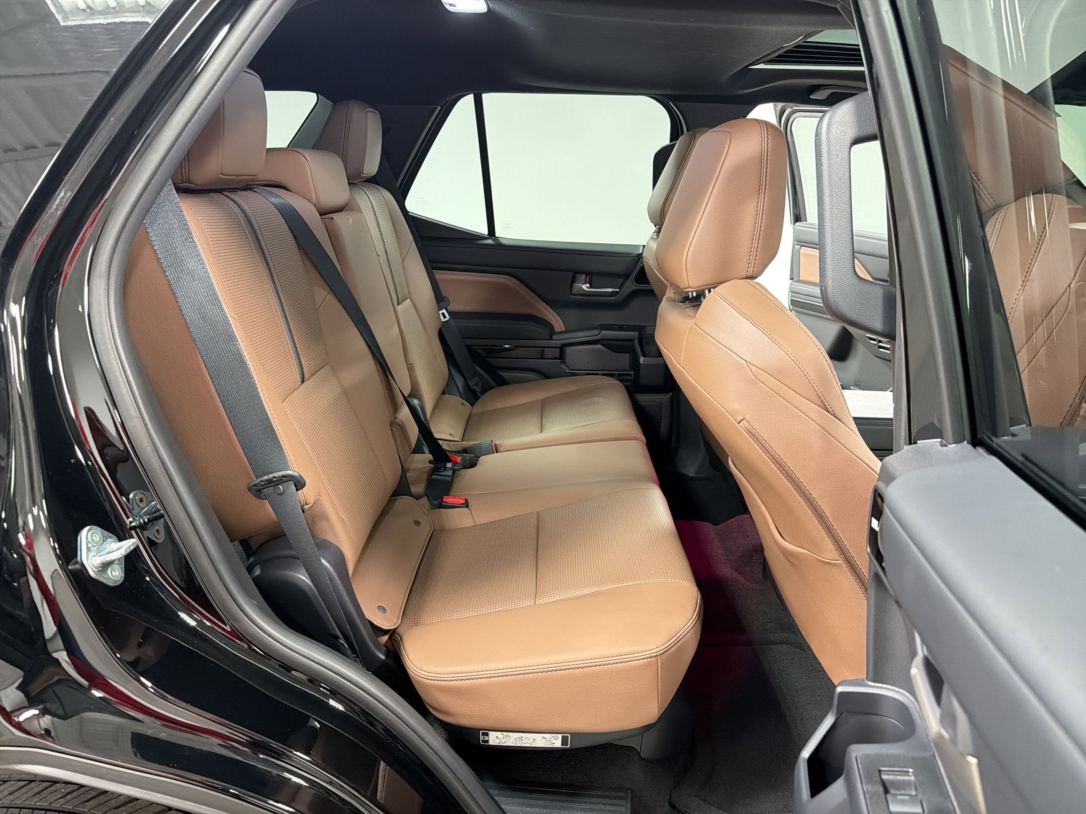 Used 2025 Toyota 4Runner Limited image 30