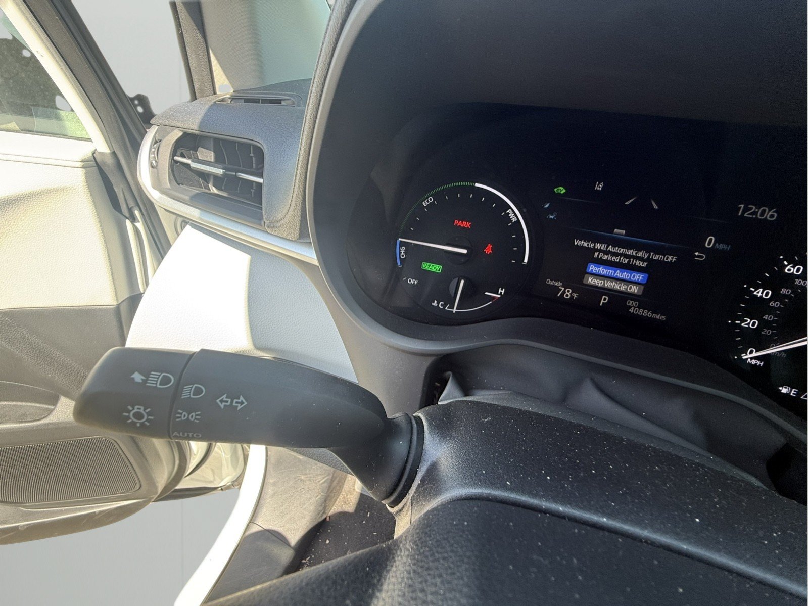 Used 2025 Toyota Sienna LE FWD image 19