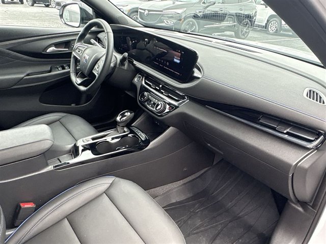 Used 2025 Buick Envista Sport Touring w/ Convenience I Package FWD image 27